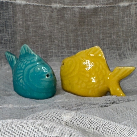 Vintage 1950s Bauer Chicken Of the Sea Advertising Salt and Pepper Shakers Fish - Picture 1 of 16